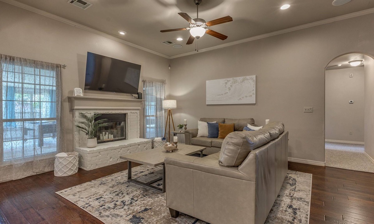 Jenks House | Elegant Comfort in Jenks!