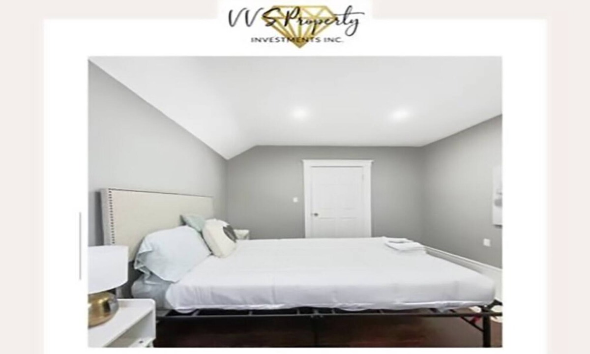 South Central House | ♔ Elegant Contemporary Home ♔ Downtown Windsor