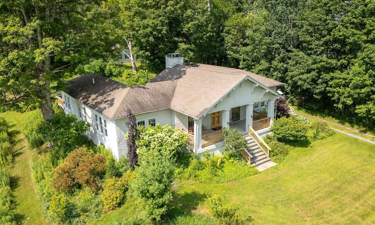 New Kingston House | Elegant Country Escape – Unique Home with Timeless Charm and Style