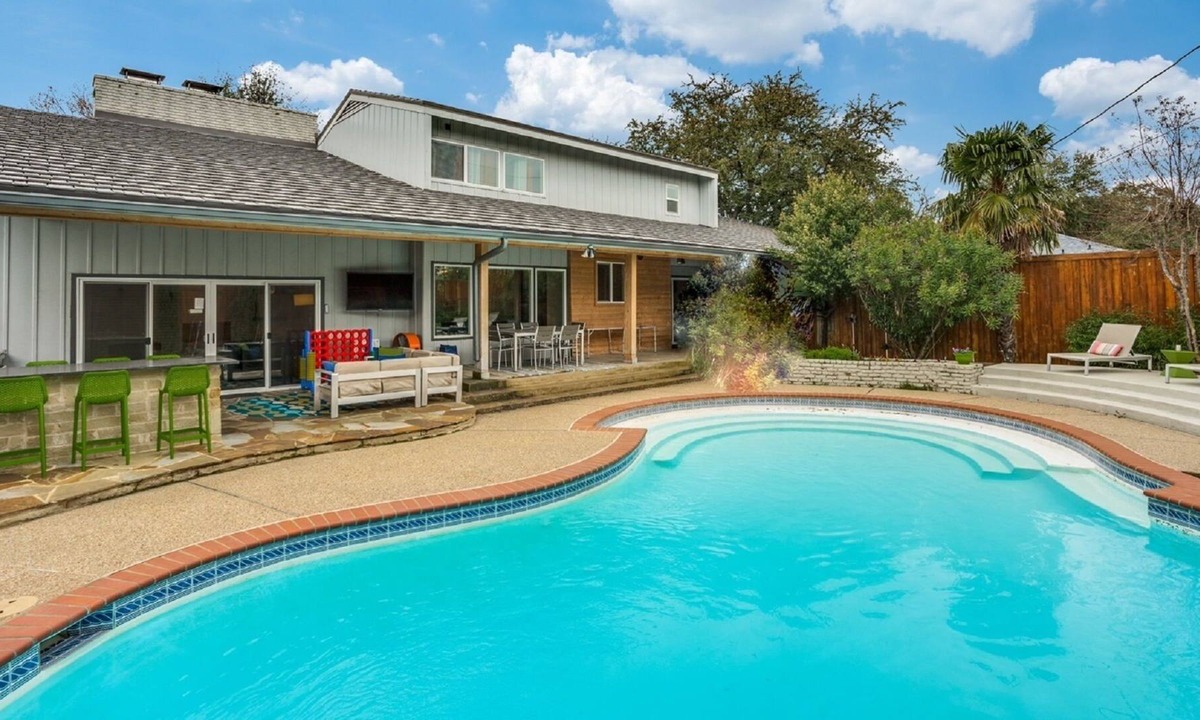 North Dallas House | Elegant Dallas Oasis: 5 minutes to Northpark Center & Southern Methodist University