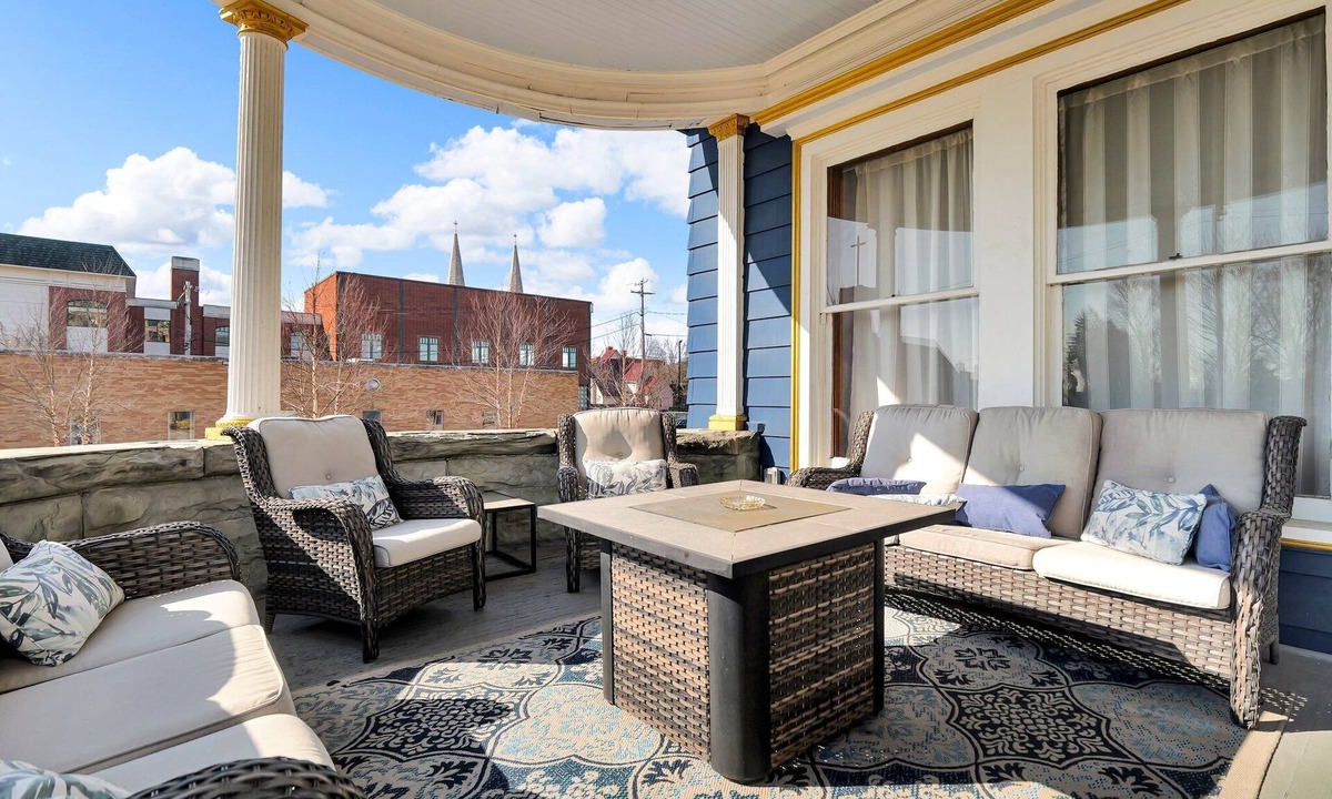 Olean Bed & Breakfast | Elegant Decor, Plush Bedding! Maya Angelou Room
