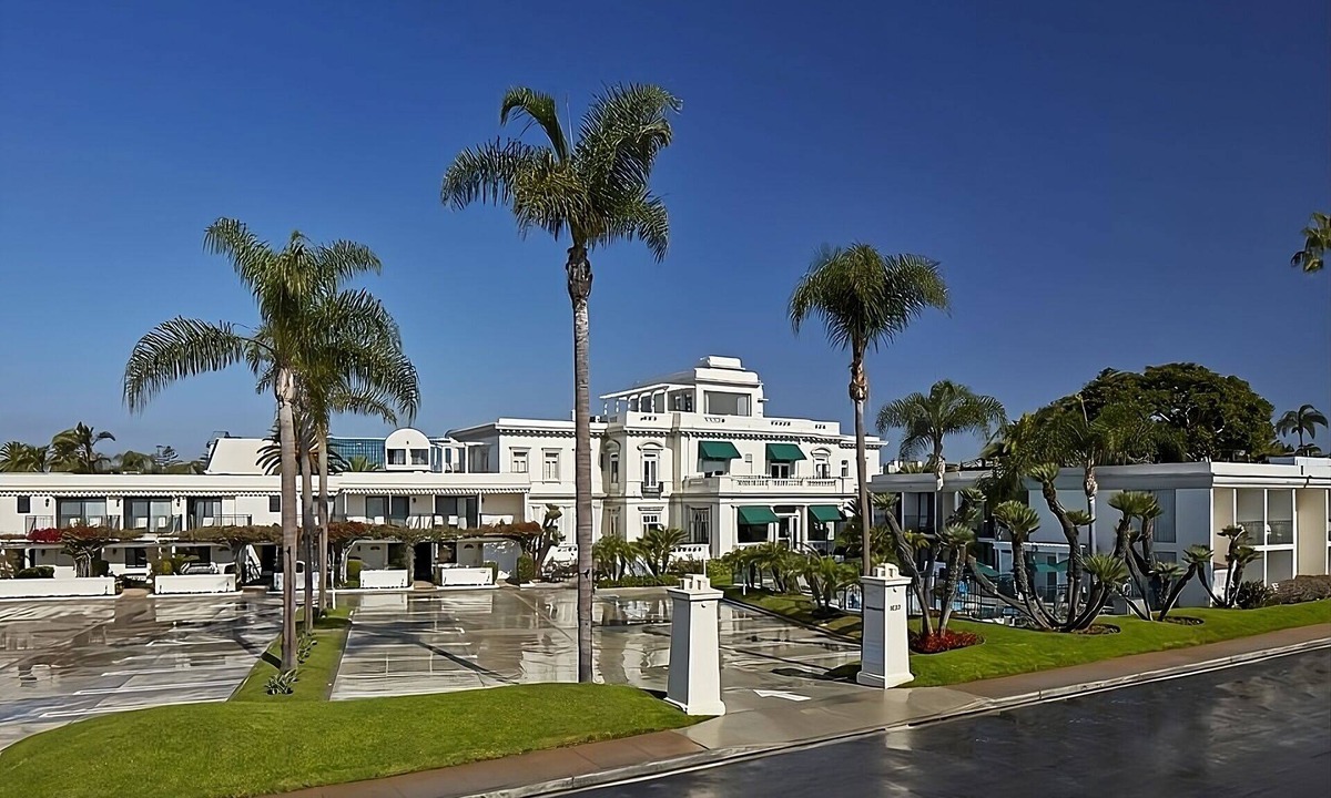 Coronado Hotel | Elegant Deluxe Unit | 2.1 mi to Seaport Village| Beach & Pool Access | Parking