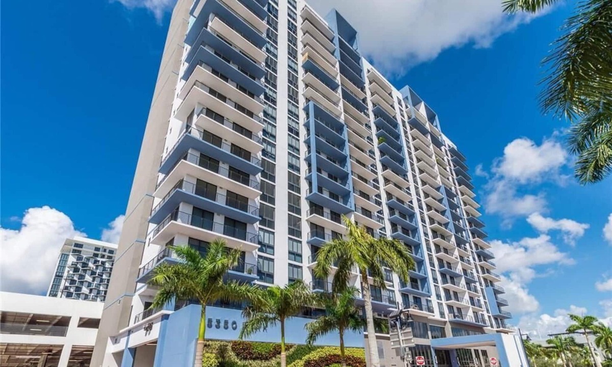 Doral Condo | Elegant Doral Getaway: 2BR Luxury
