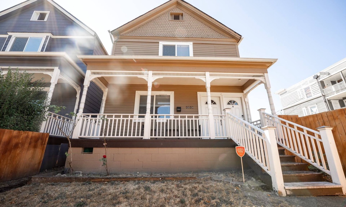 Hilltop House | Elegant Downtown Tacoma Home