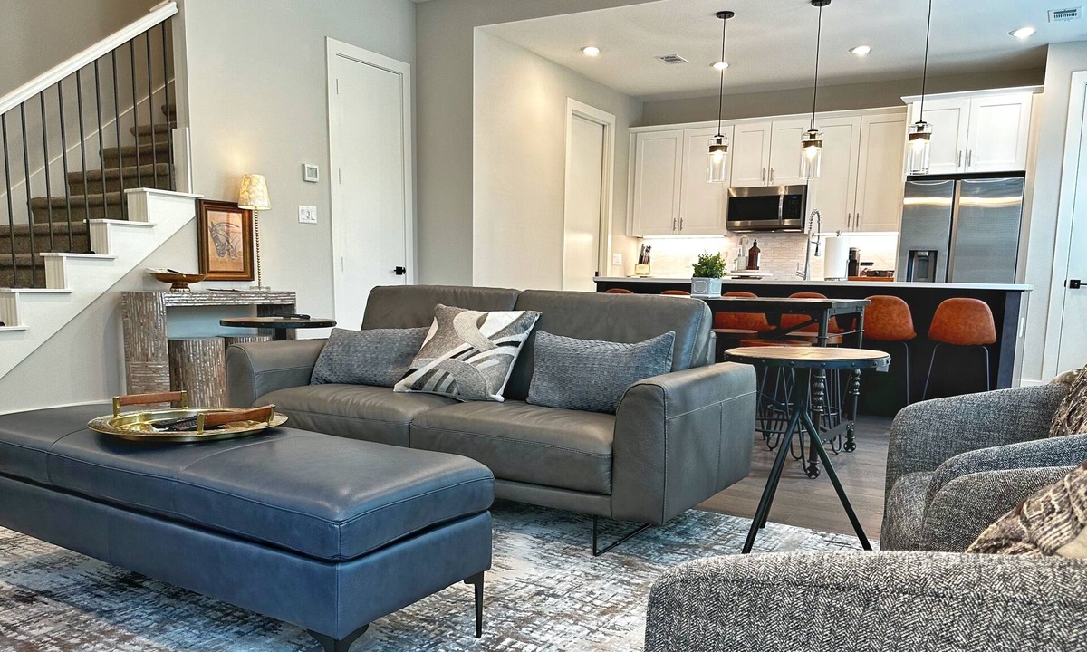 College Station House | Elegant Estate - Aggie Football Game Day House