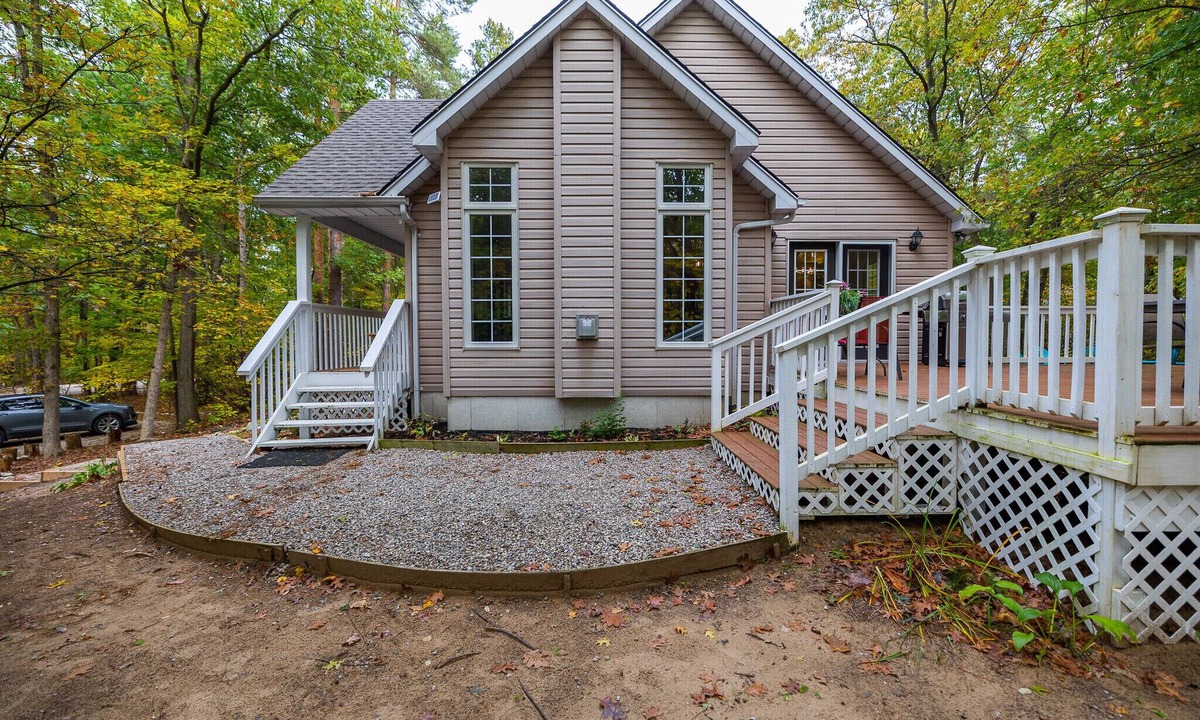 Grand Bend Cottage | Elegant Forest Retreat Near Beach & River