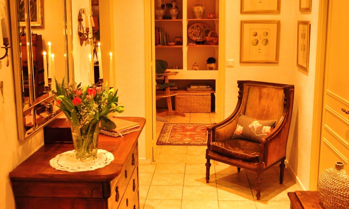 Antibes Old Town Apartment | 'Elegant French Style Apartment' in the heart of Antibes, close to the beach