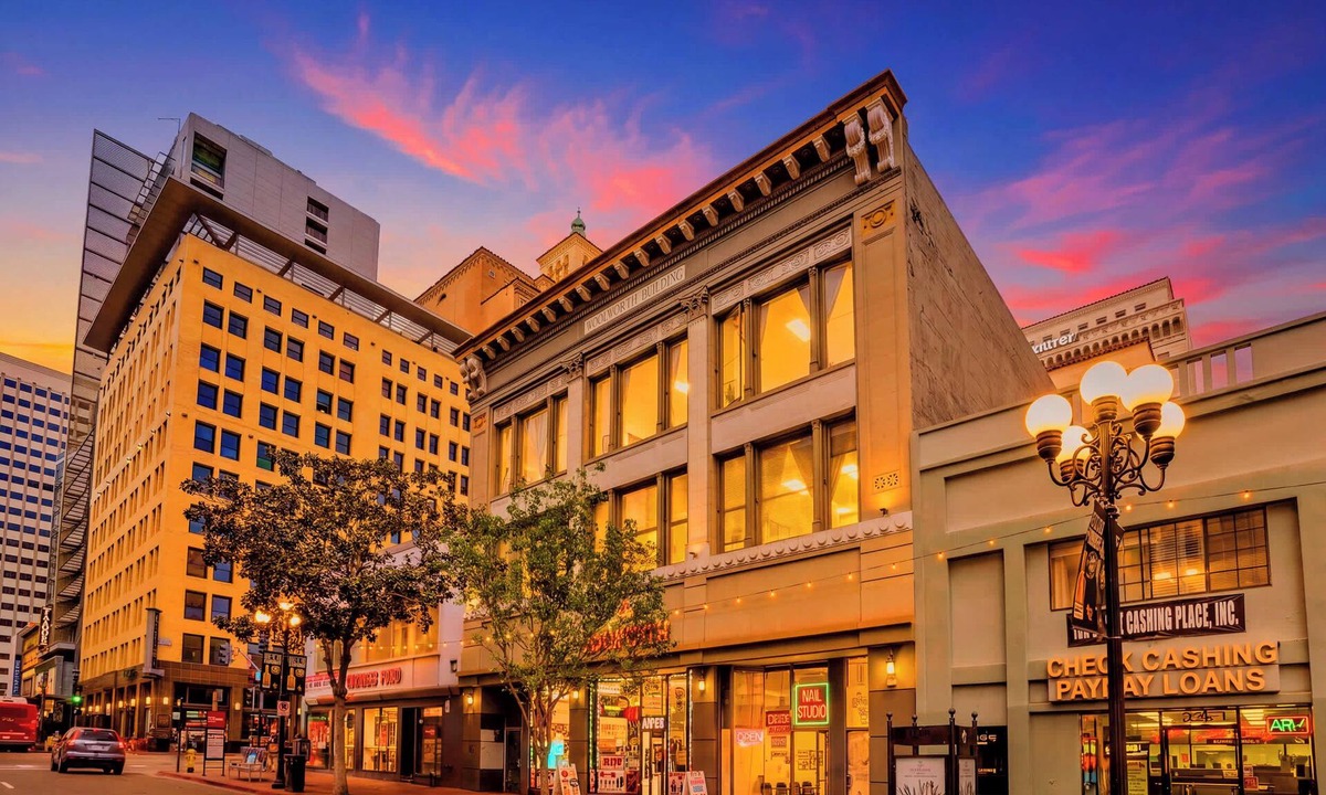Gaslamp Quarter Apartment | Elegant Gaslamp Loft City Views & 99 Walk Score!