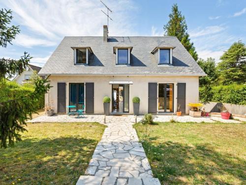 Touques House | Elegant holiday home with fenced garden