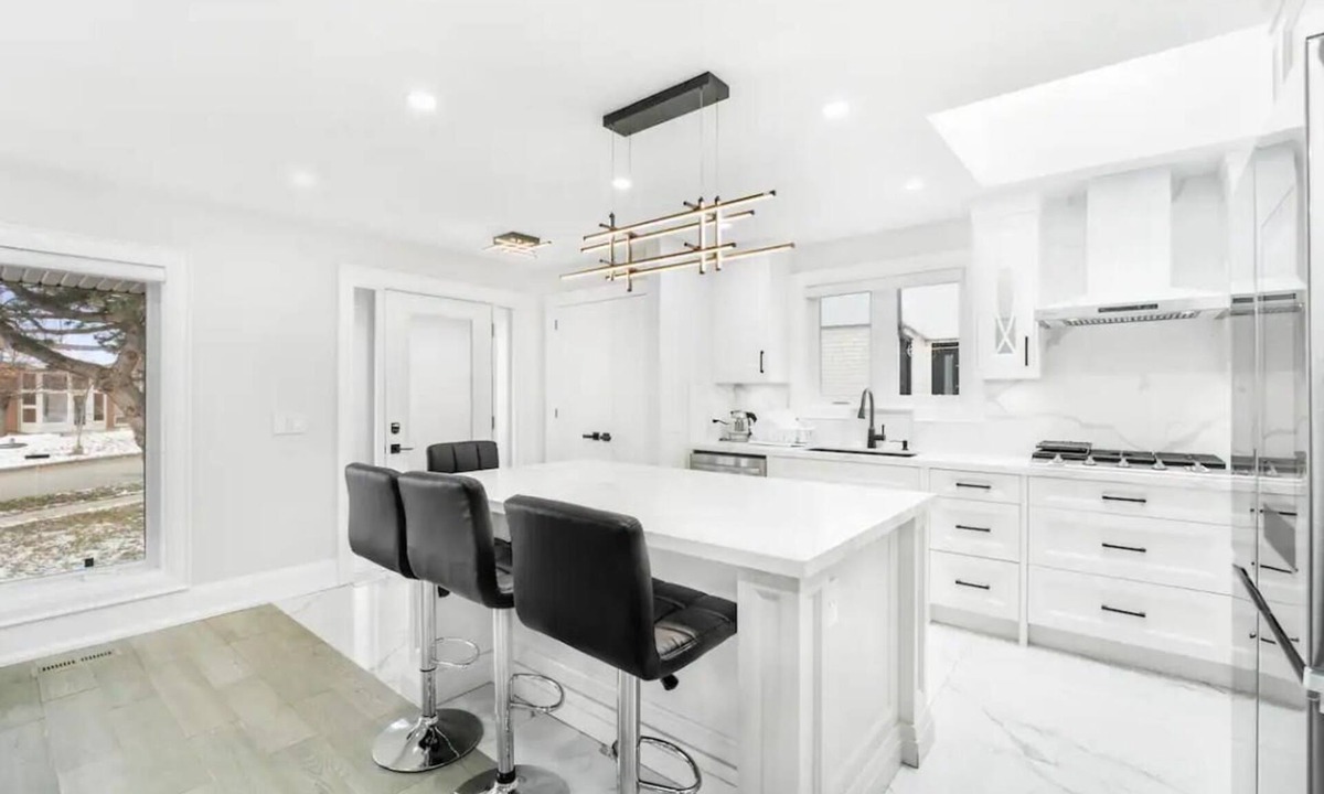 Henry Farm House | Elegant Home – Spacious and Bright for a Relaxing Stay