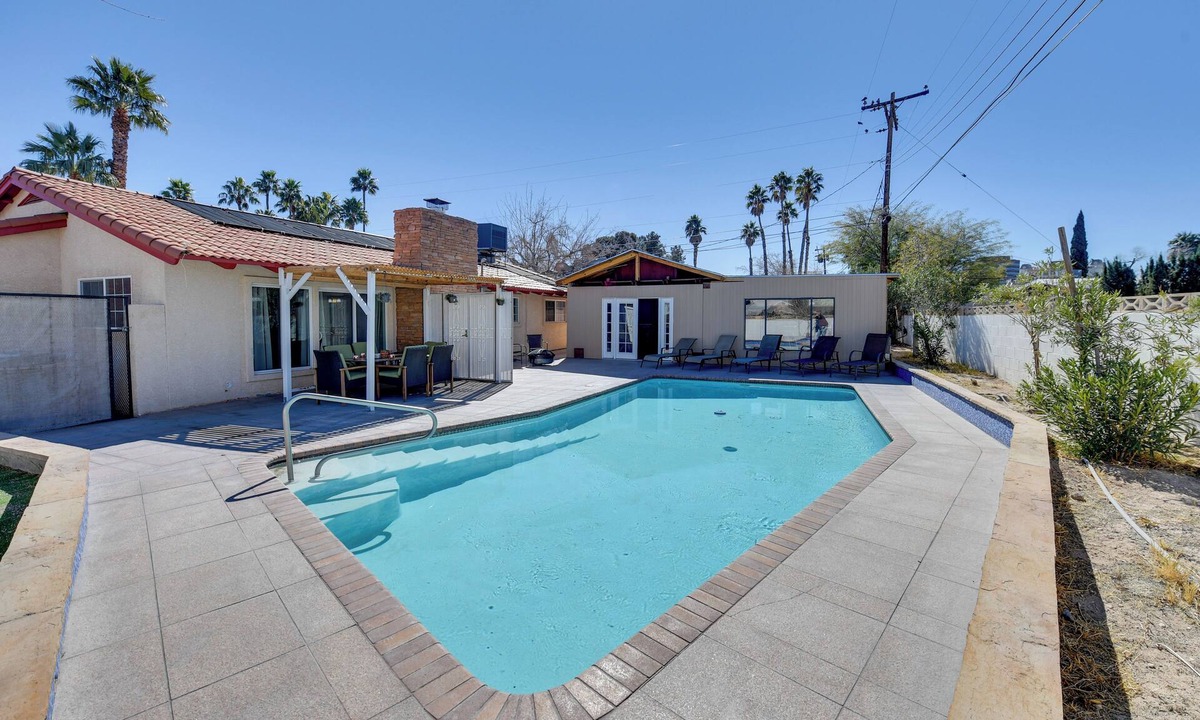 Glen Heather Estates House | Elegant Home w/Pool Table: 3 Mi to Vegas Strip!