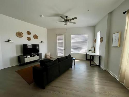 Leander Apartment | Elegant Home with Stunning Views and Comfortable Amenities