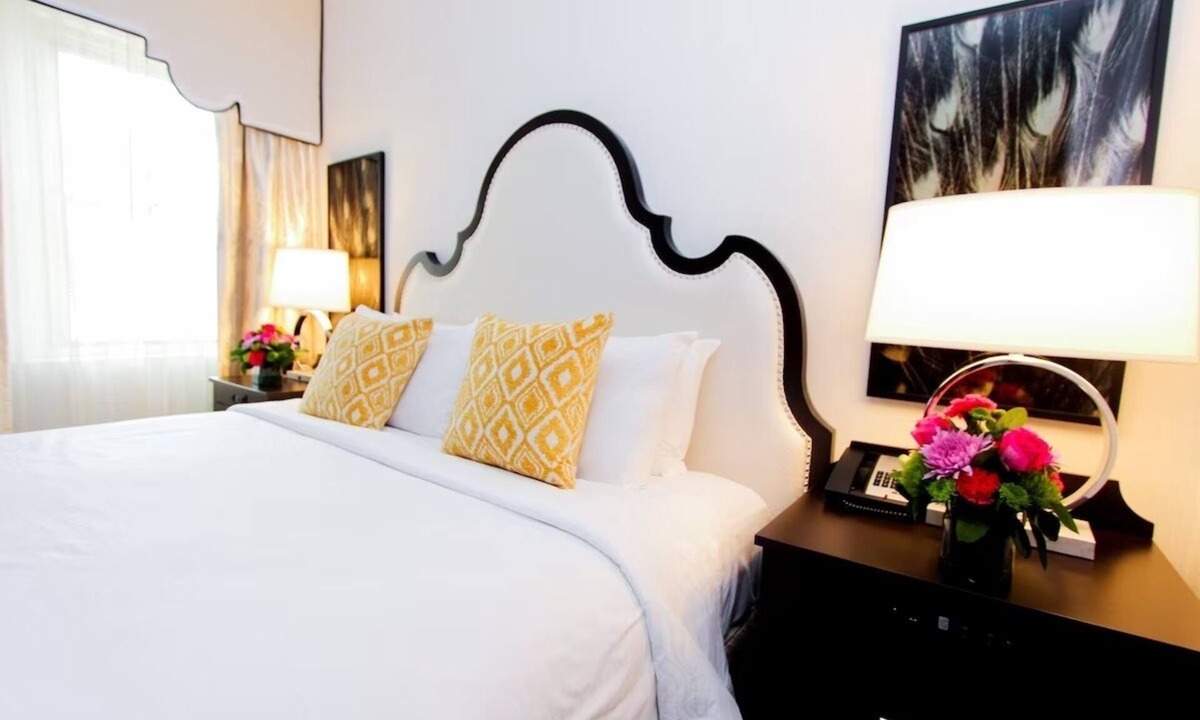 Kalorama Heights Hotel | Elegant Junior King Suite w/Refined Details + Easy Walk to Embassy Row Area