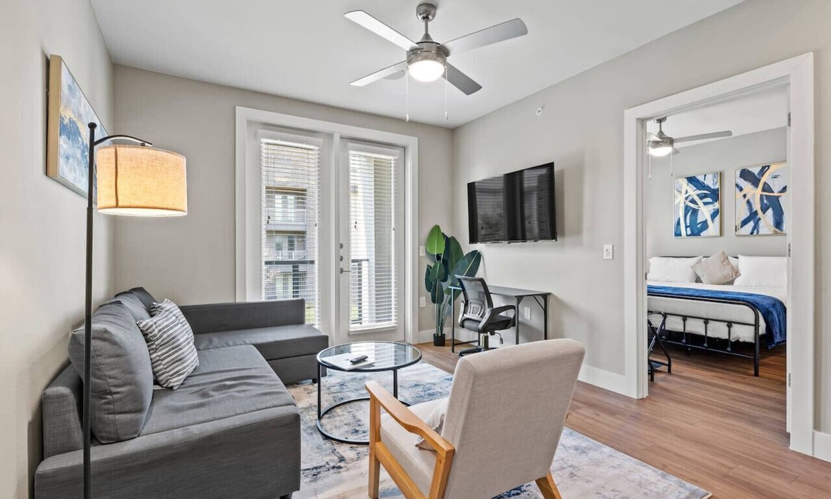 Fort Worth Apartment | Elegant King Bed+Stockyards+Gym+Pool+Free Parking