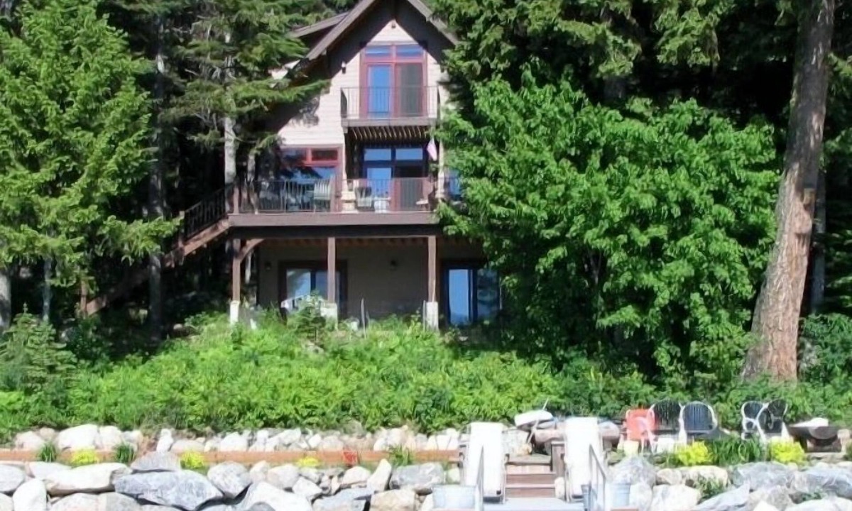 McCall Cabin | Elegant Lakefront Cabin, Private Dock, Bocce Ct, WiFi