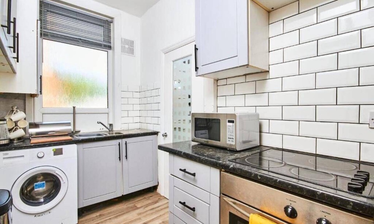 Leeds House | Elegant Leeds City Centre - Parking