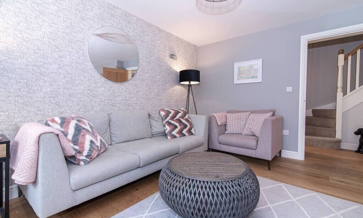 Ludwel House | Elegant Ludlow Haven: 4Bed Ultimate Tranquility