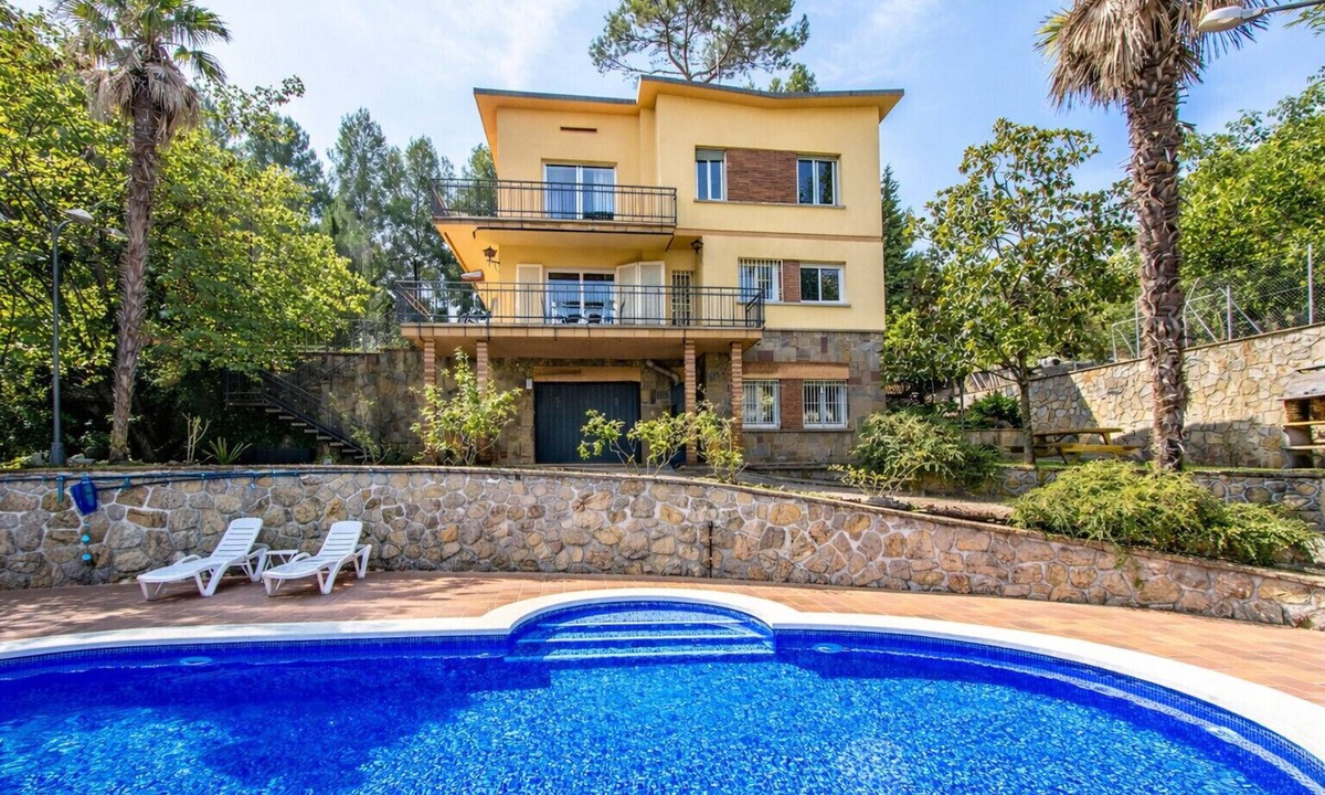 Santa Maria de l'Avall Villa | Elegant Mountain Villa just 30km to Barcelona