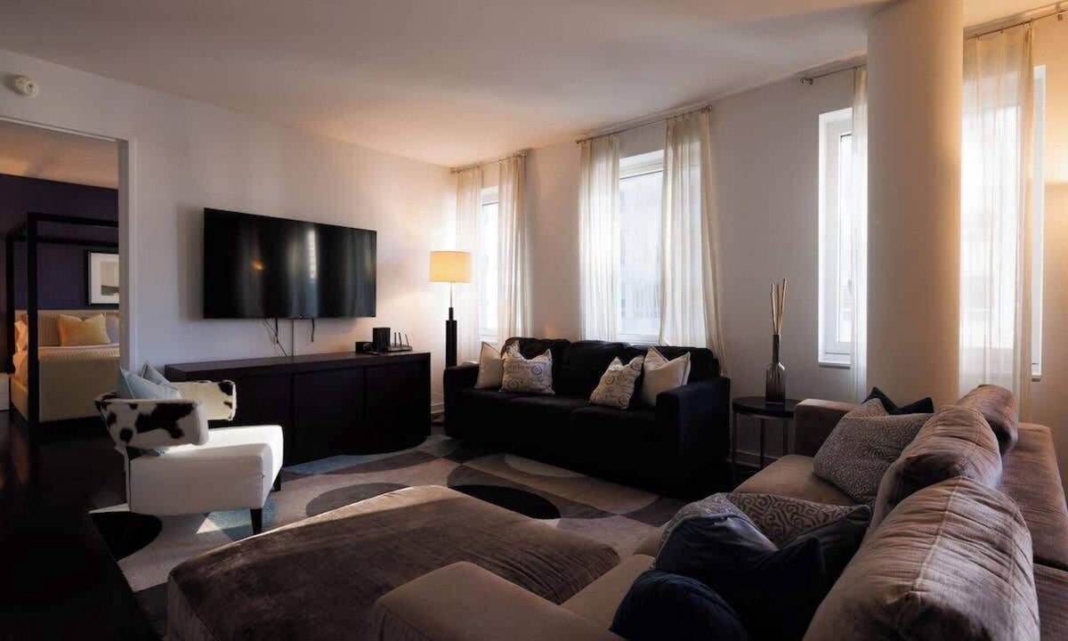 Central New York City Apartment | Elegant Midtown Haven | Stunning Views!