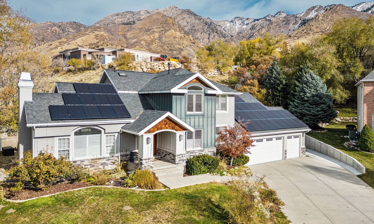Cottonwood Heights House | Elegant Mountain Escape Minutes to Skiing and Downtown-Monthly %35 Off