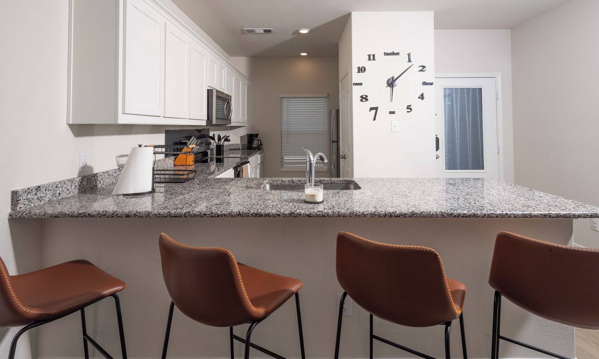 Dallas House | Elegant New Build Home - 15min from Downtown