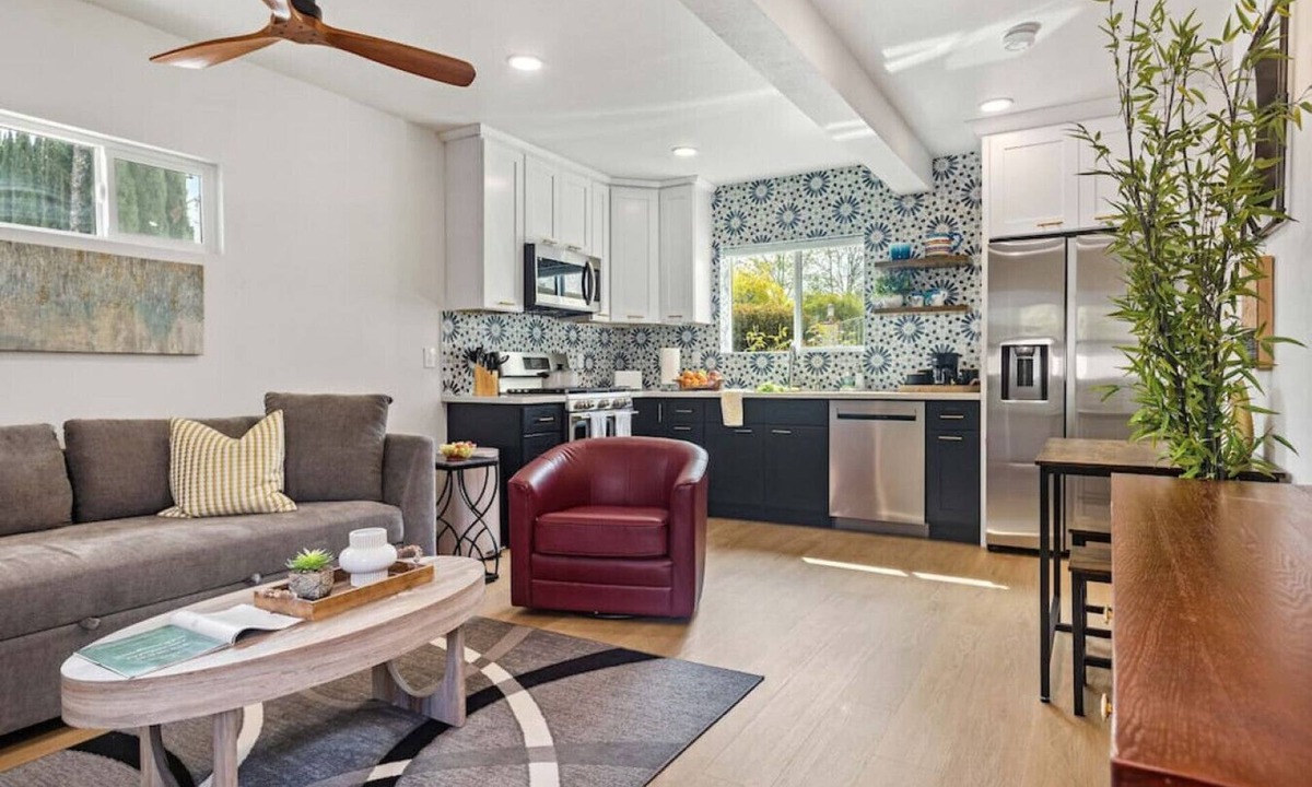 South Redlands House | Elegant Paradise in Coveted Community!