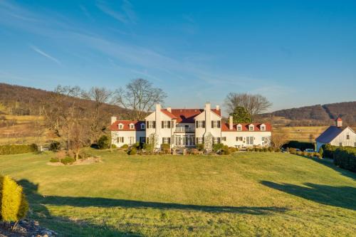 Paris Villa | Elegant Paris Manor w/Private Pool!