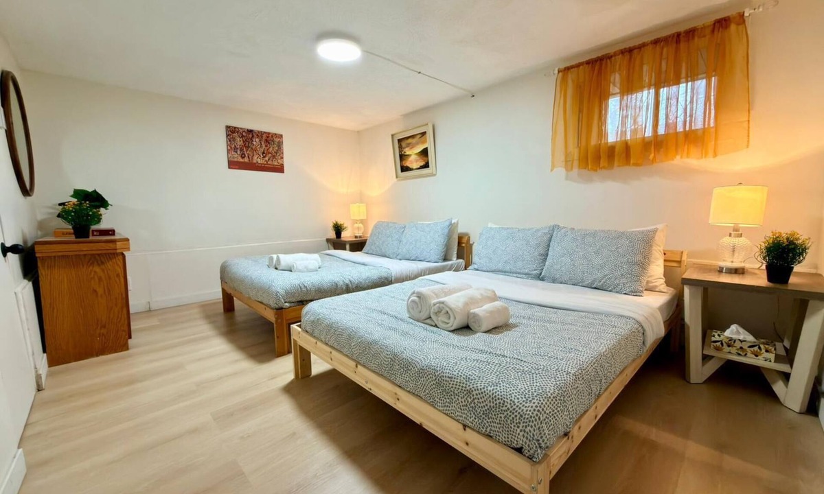 Outremont House | Elegant Renovated Retreat | Free Parking