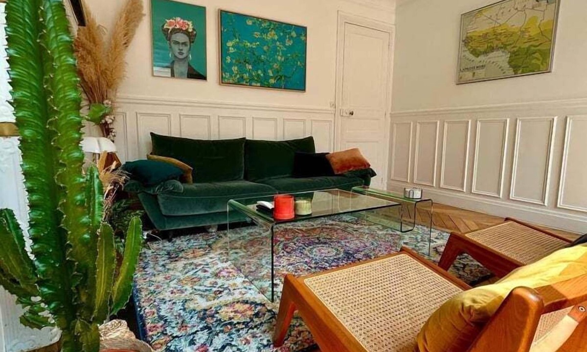 Levallois-Perret Apartment | Elegant Retreat in Levallois with Sunny Balcony