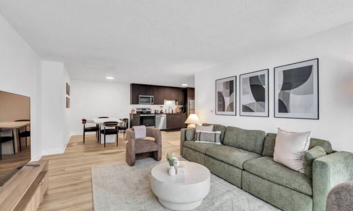 Oak Park Apartment | Elegant Retreat in Historic Oak Park