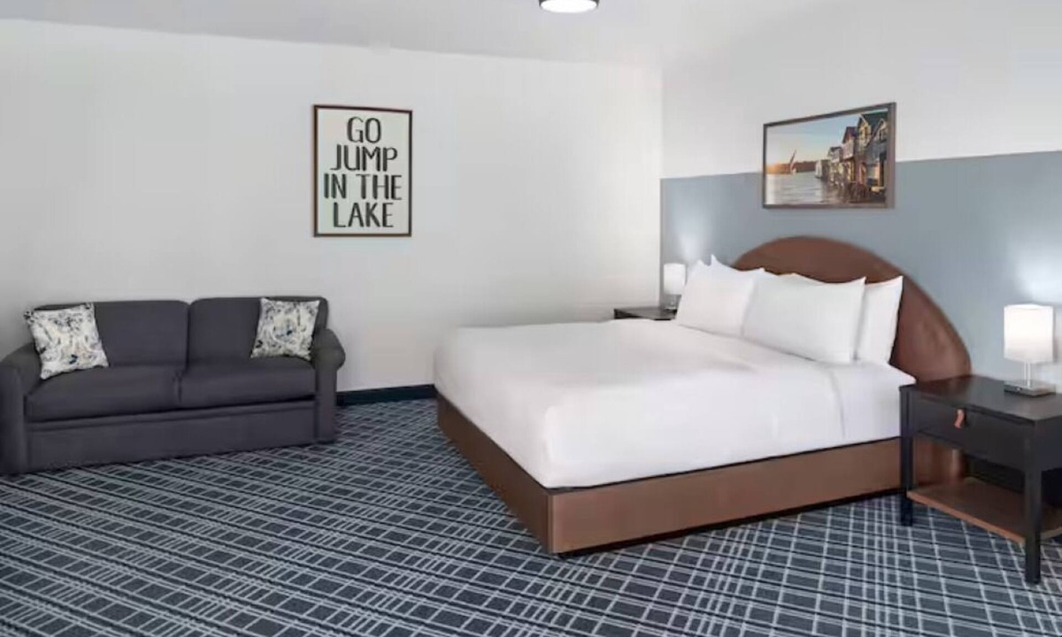 Canandaigua Hotel | Elegant Room by Canandaigua Lake Perfect for Recharging & Exploring