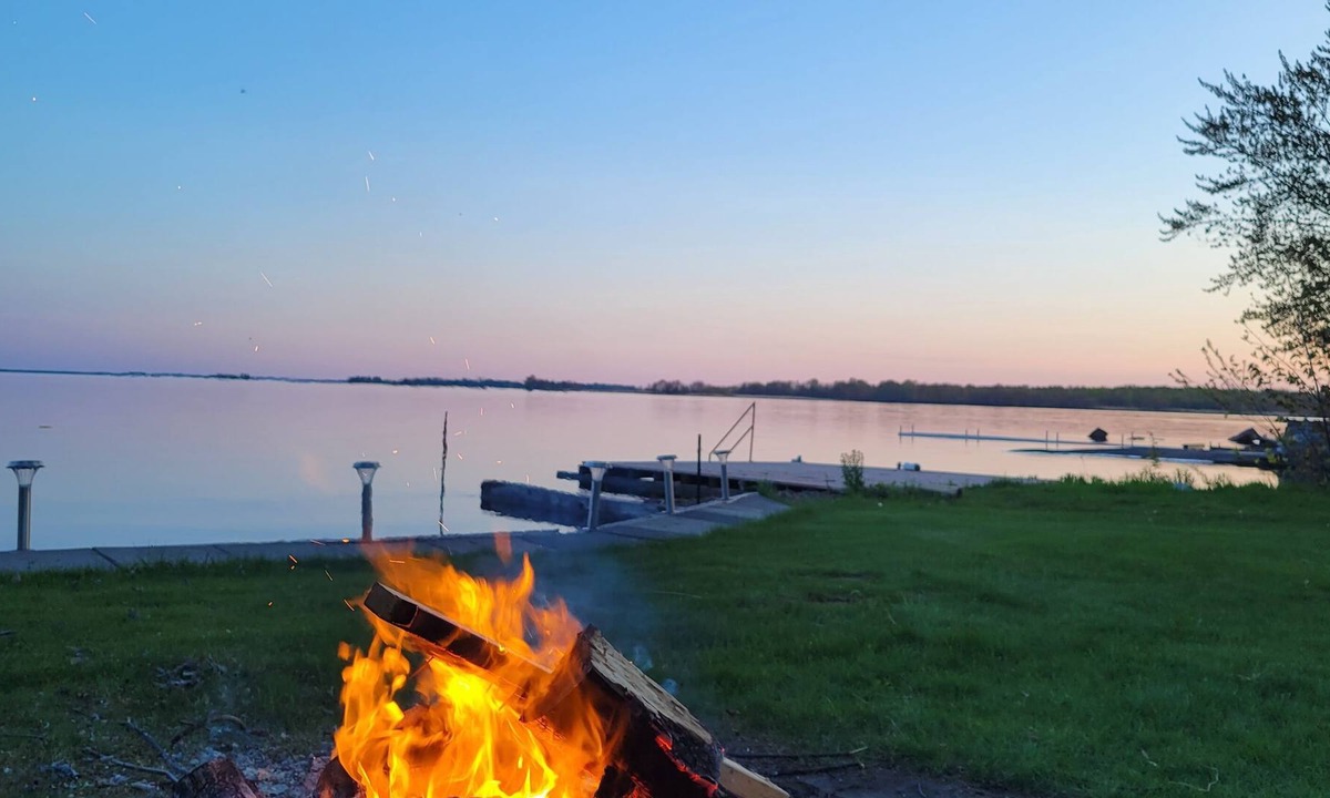 Garden Village Cottage | Elegant Sandy Lakefront Cottage with Paddle boat/Kayaks