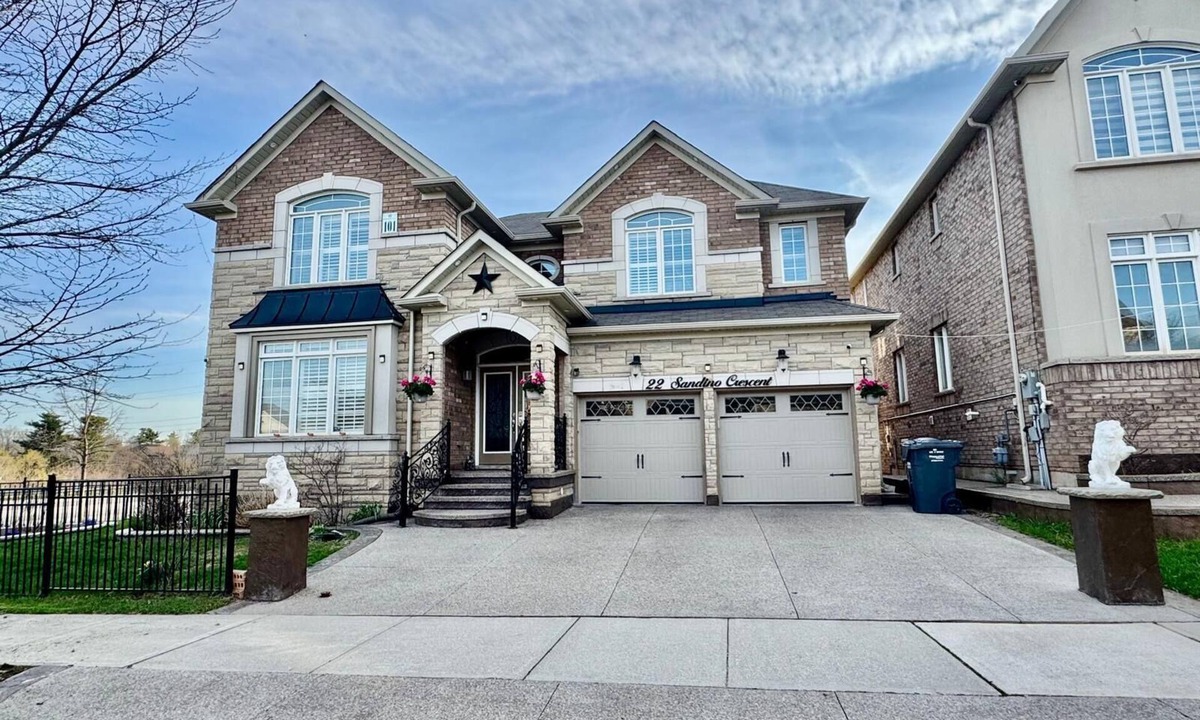 Mount Pleasant House | Elegant Spacious Retreat 15 mins from YYZ.