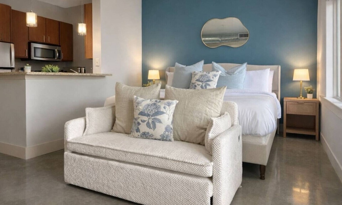 Las Colinas Apartment | Elegant Std Retreat w/King & Full BED + Pool&gym