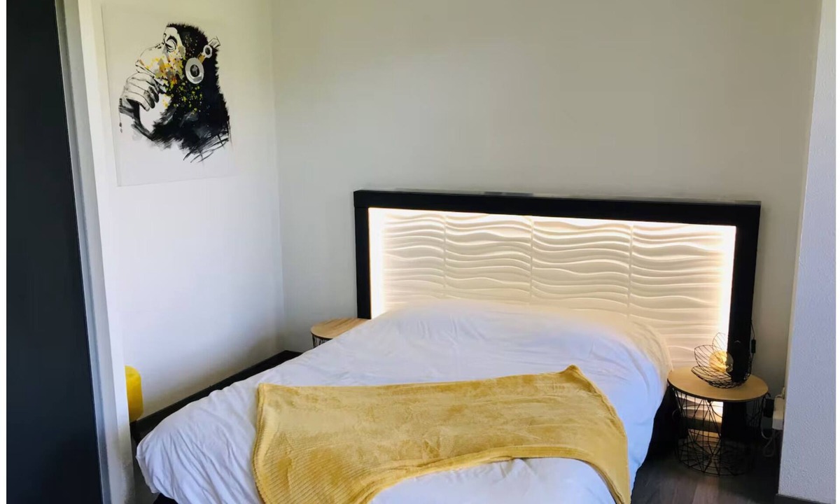 Equemauville Apartment | Elegant studio with balcony 5 min from Honfleur parking and swimming pool