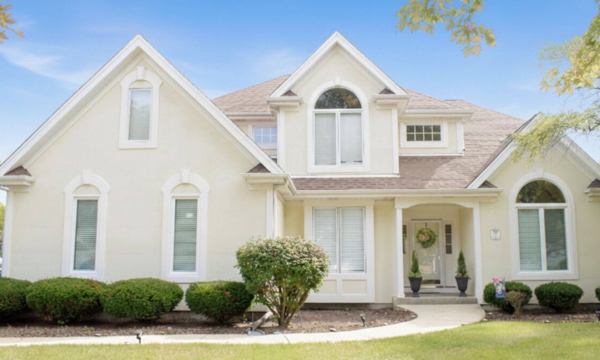 Batavia House | Elegant Suburban Home - Newly Designed and Renovated