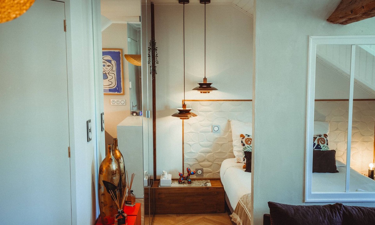 Bagneres-de-Bigorre Apartment | Elegant suite in the city center | Apartment with view.