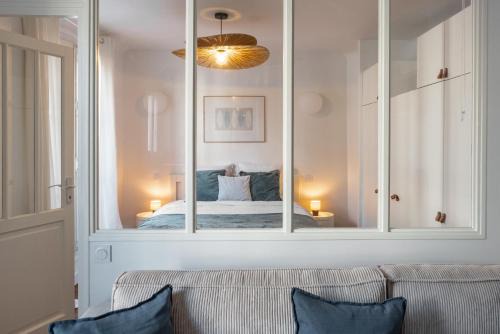L'Europe Apartment | Elegant Sunlit Flat with Balcony near Parc Monceau - B94