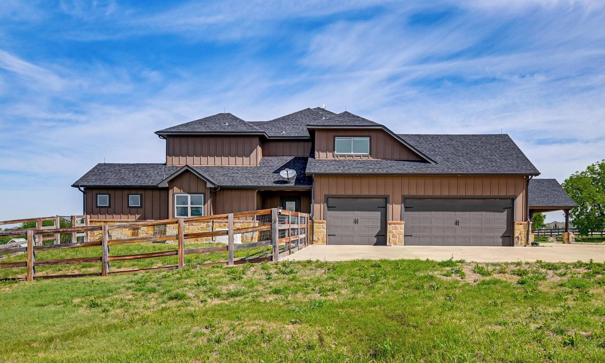 Rosston House | Elegant 'Sunset Meadow Ranch' in Texas w/Hot Tub