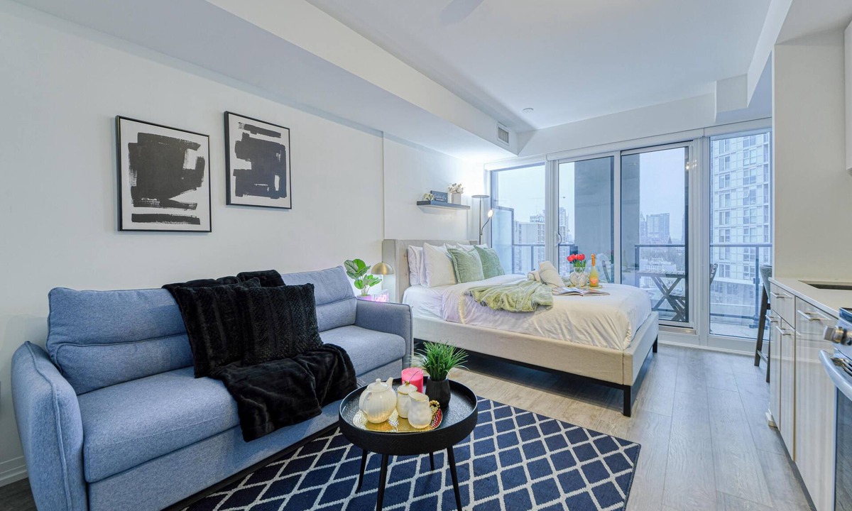 Church and Wellesley Hotel | Elegant Toronto Studio w/Sofa Bed in a Prime Location. Stay in Style!