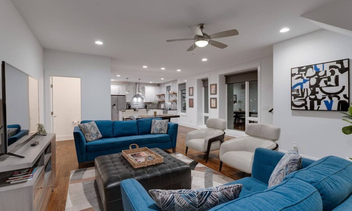 Eighth Avenue House | Elegant Townhouse Near Broadway