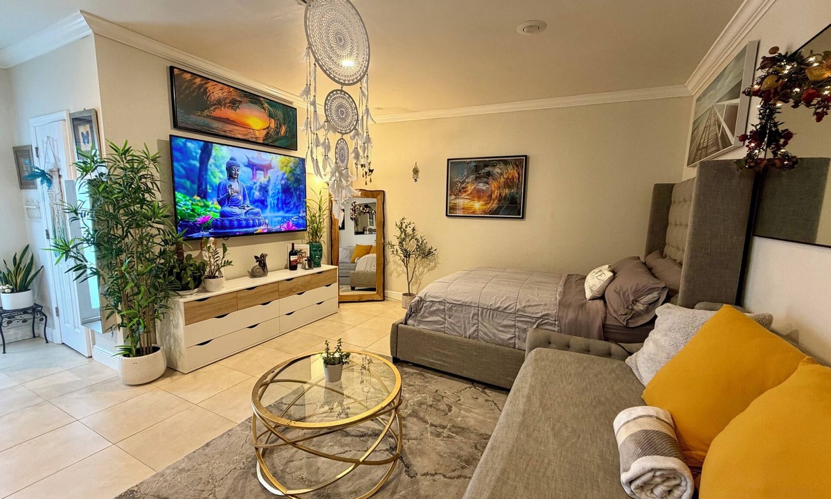 Country Walk Apartment | Elegant Tranquil Restful Oasis with Pure Serenity Pool and Garden Suite Studio