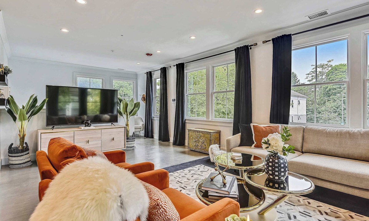 Jamaica Plain Apartment | Elegant Treetop Retreat | near T