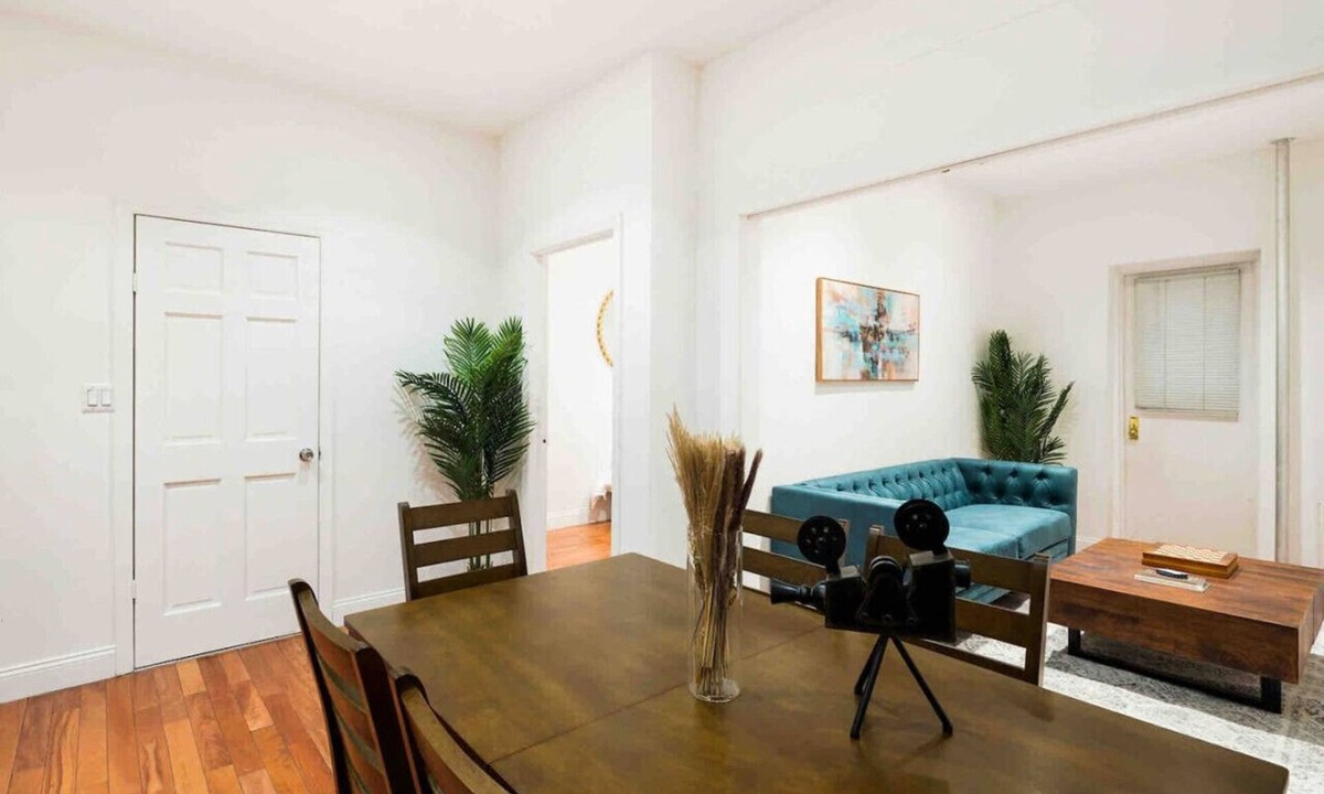 Lower East Side Apartment | Elegant two bed escape