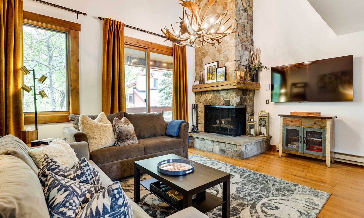 Vail House | Elegant Vail Home - Walk to Booth Falls Trail