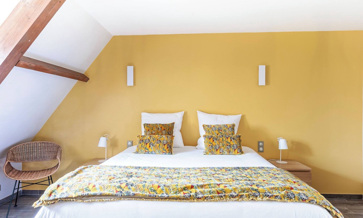 Medan Villa | Elegant villa on the banks of the Seine