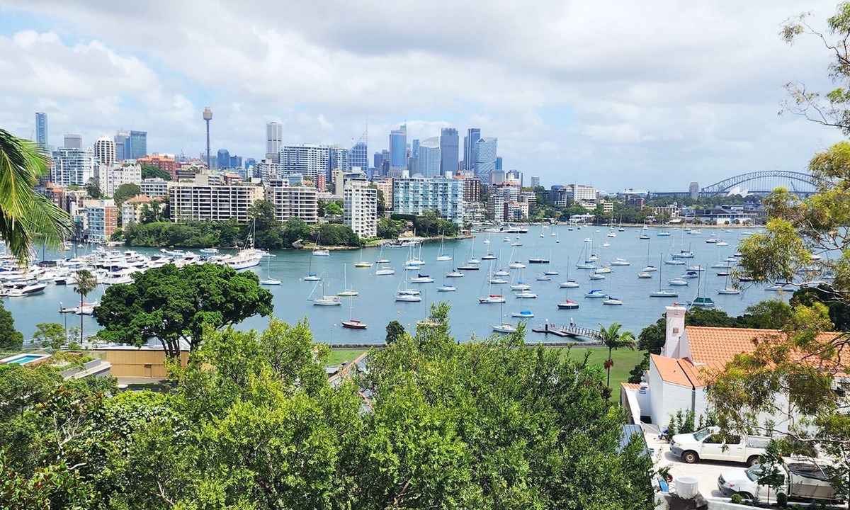 Darling Point Apartment | Elegantly Appointed Apartment with Harbour Views