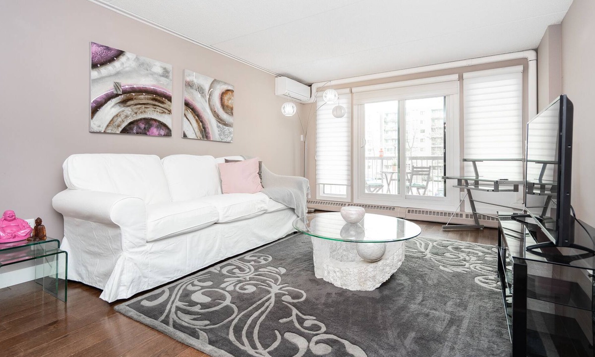 Fort Gary Apartment | Elegantly Designed 2 Bedroom Condo (Parking)