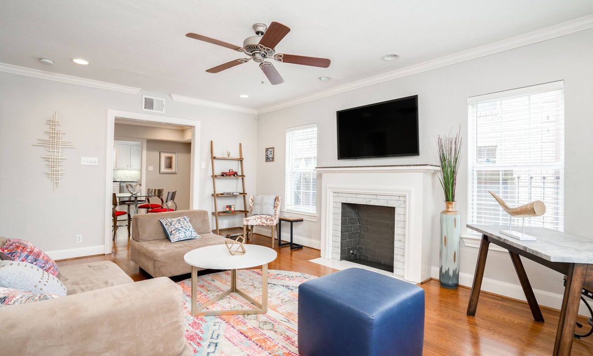 South Central Houston House | Elegantly Renovated Historic Colonial Home Texas Medical Center/Museum District