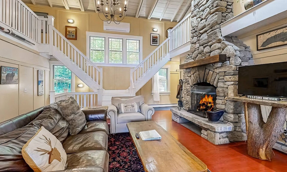 Ludlow House | Elegantly Rustic Getaway w/Yard, Fire Pit, Dock, Kayaks - Close to Skiing